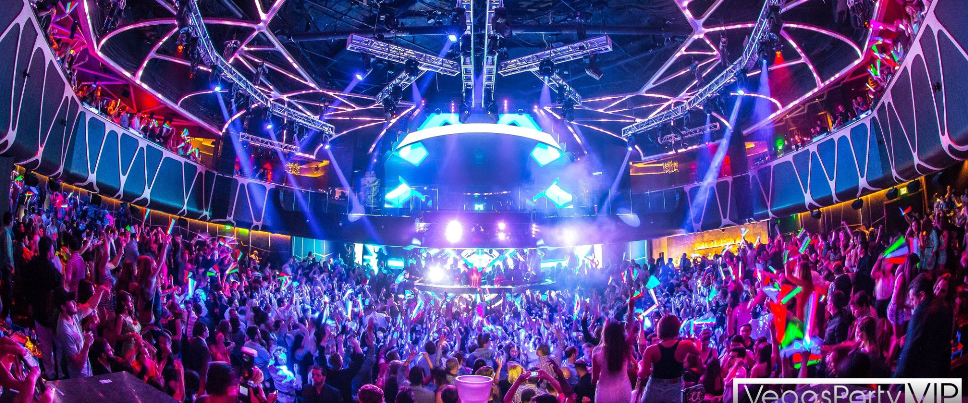 sachin and babi light blue dress F1 Week in Vegas: Club Dress Codes You Need to Know. #f1lasvegas #dresscode  #vegasclubs #whattowear #thingstodoinvegas
